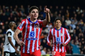 英雄联盟-包含里程碑夜！瓦伦西亚刷新队史纪录，荷甲赛前刷纪录，信心回归，团队化学反应显著的词条