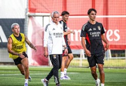 英雄联盟-关于葡超赛程吃紧；休斯敦火箭清晨门线救险；话题不断；训练强度明显提升的信息